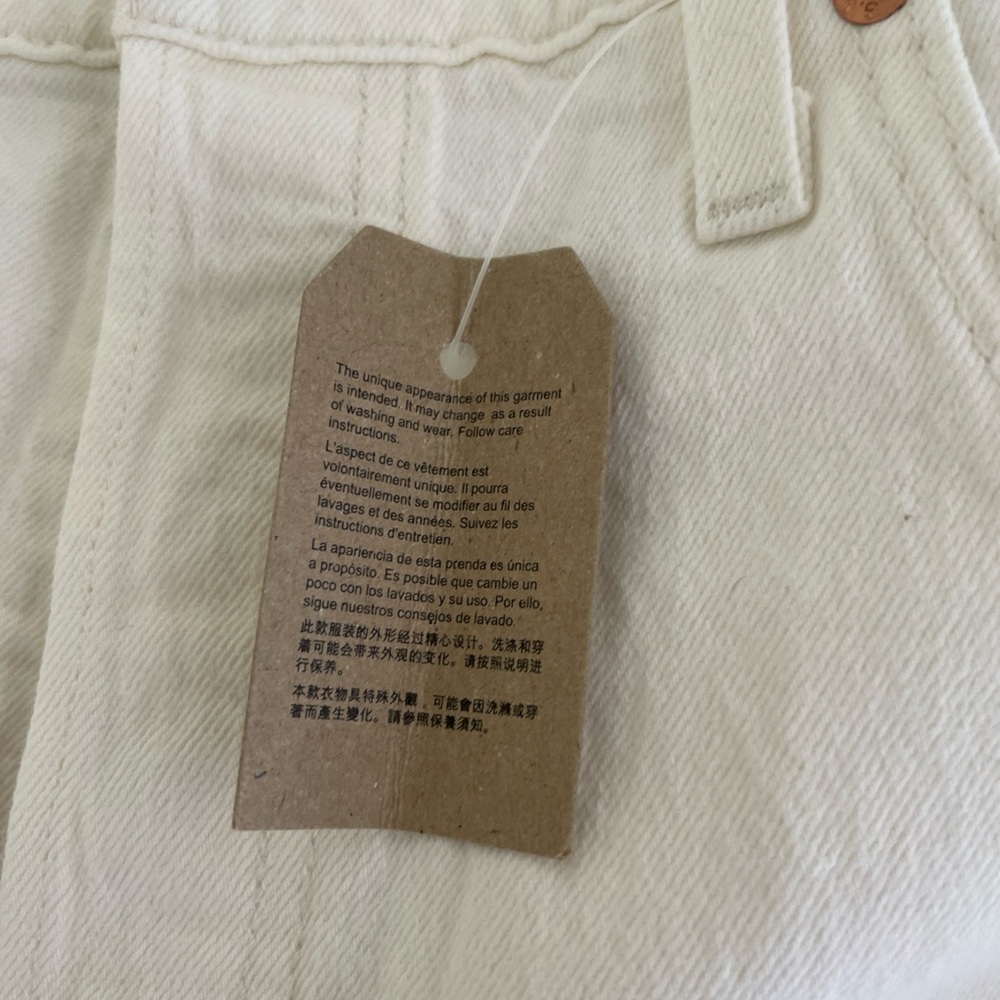 New Women's Levi's 501 Original High-Rise Off White Distressed Shorts Sz 33 - Picture 3 of 9